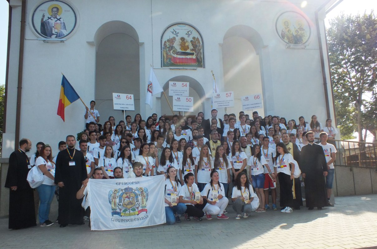 Tinerii au început ziua de ieri în rugăciune 53769