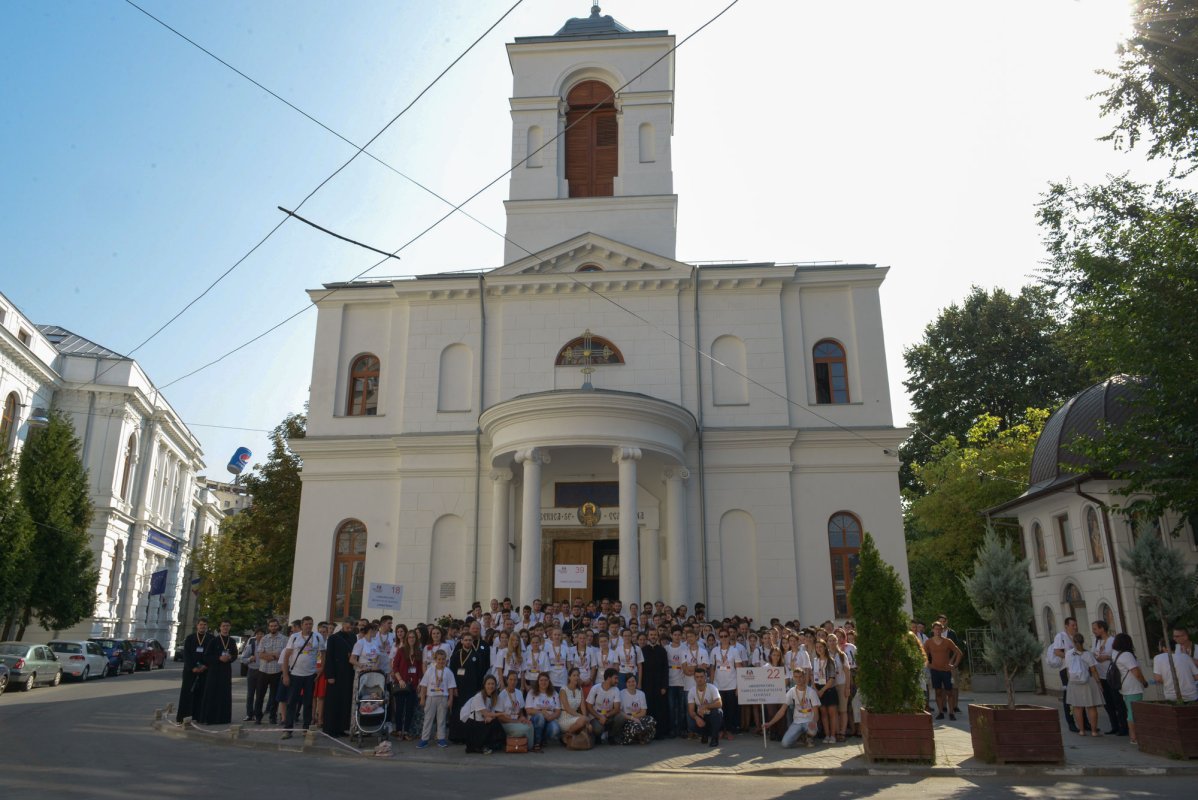 Tinerii au început ziua de ieri în rugăciune 53771