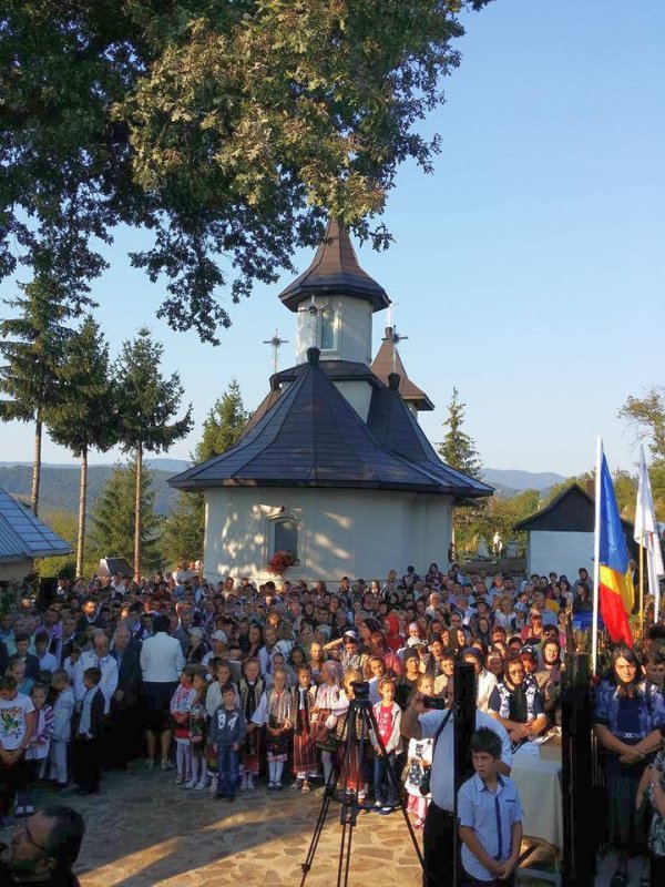 Biserica Parohiei Turluianu, sfinţită de IPS Ioachim 53628