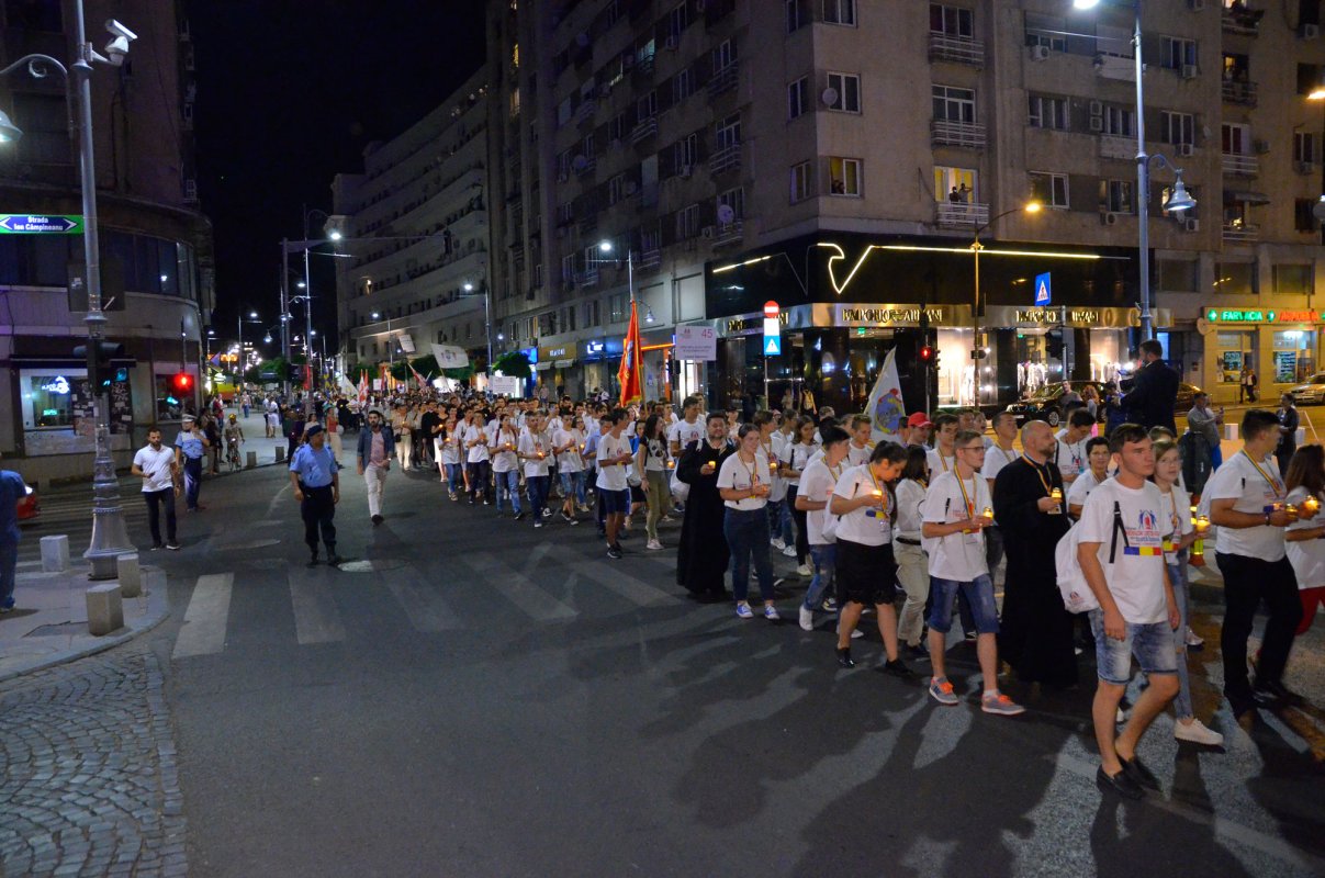 Procesiunea luminilor pe străzile Capitalei 53668