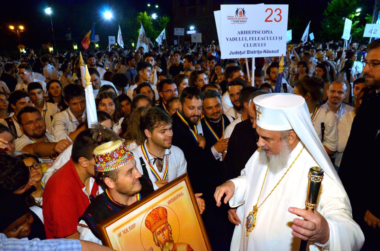 Procesiunea luminilor pe străzile Capitalei 53673