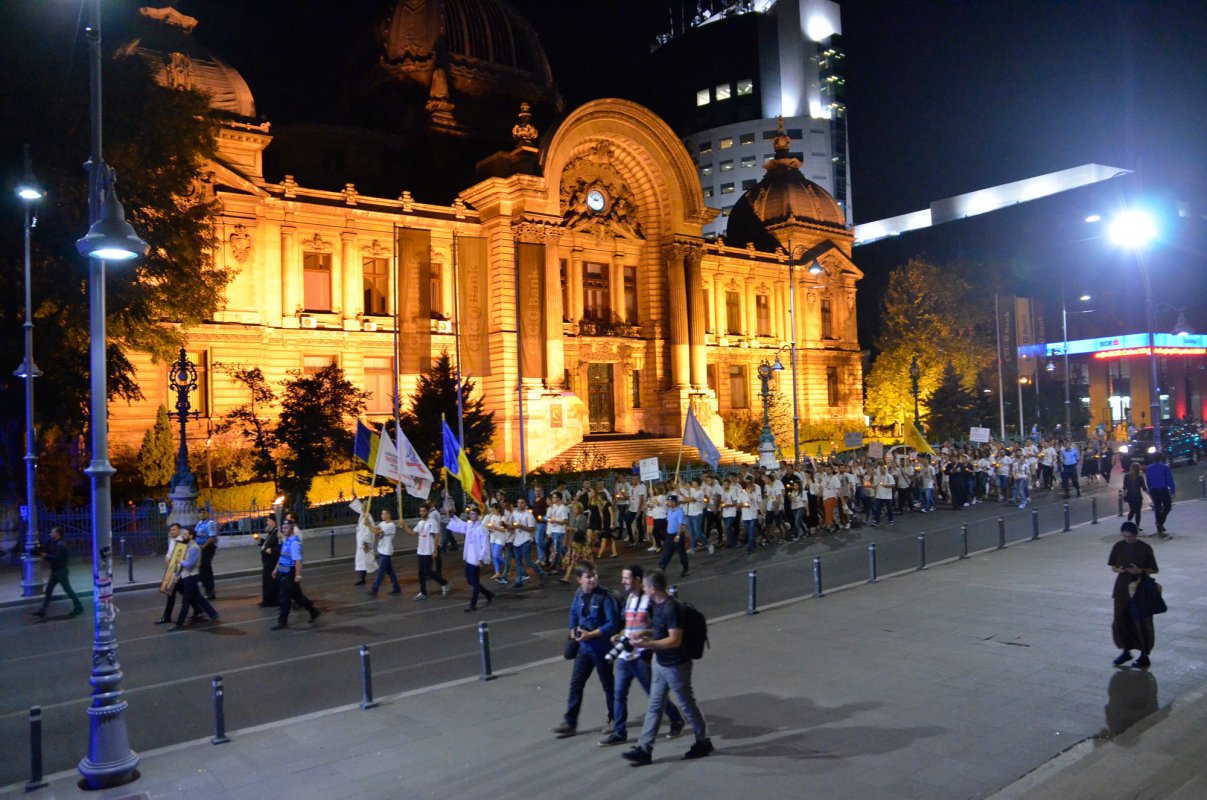 Procesiunea luminilor pe străzile Capitalei 53674