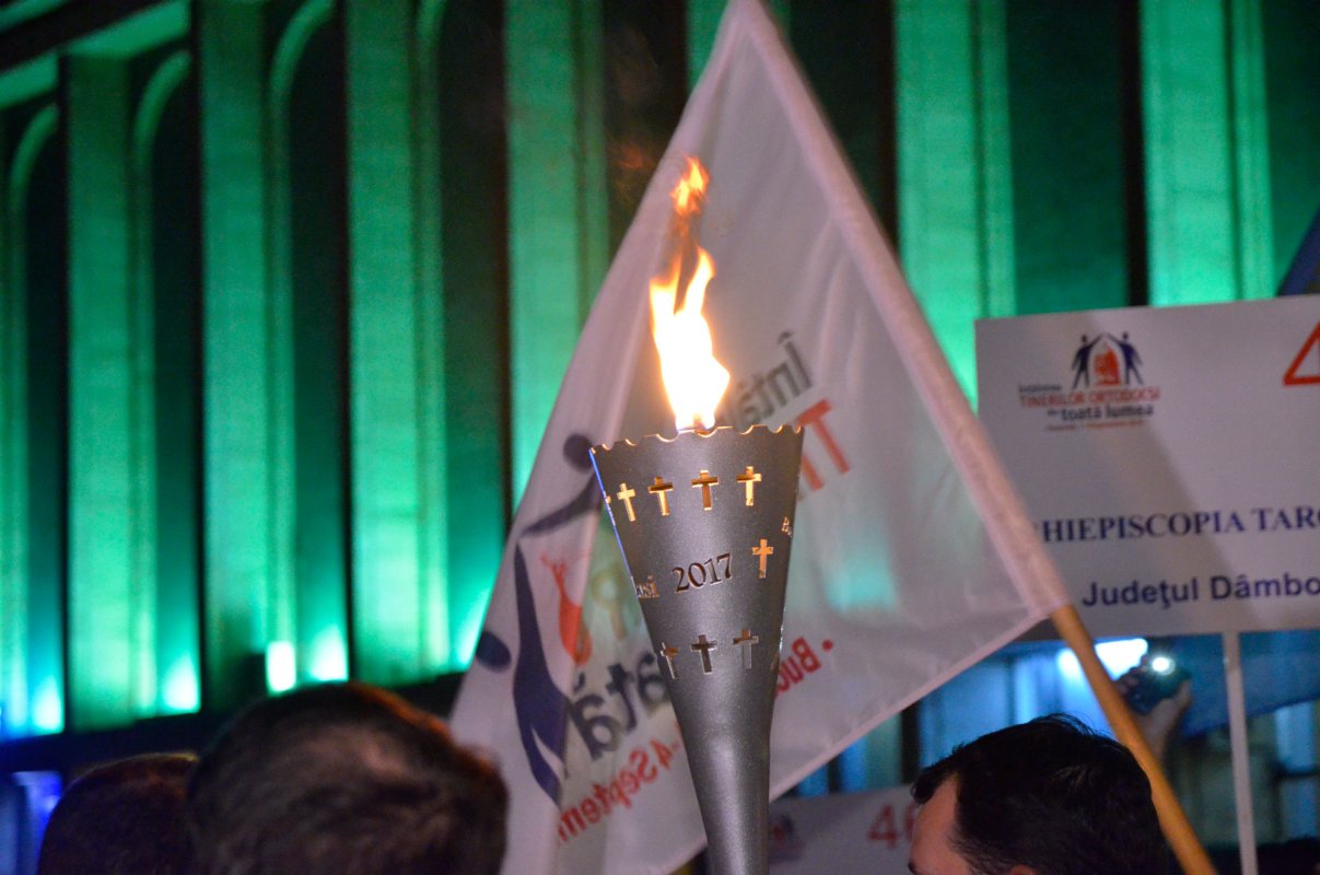 Procesiunea luminilor pe străzile Capitalei 53677