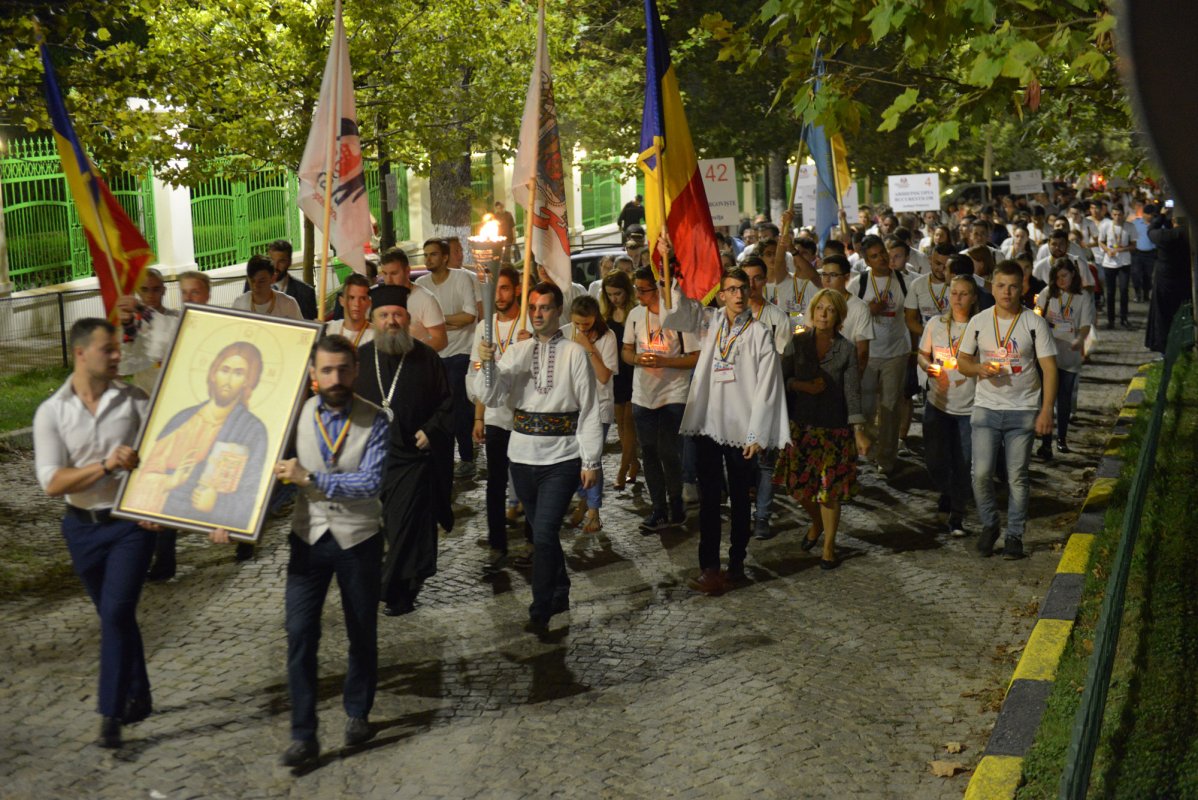 Procesiunea luminilor pe străzile Capitalei 53678