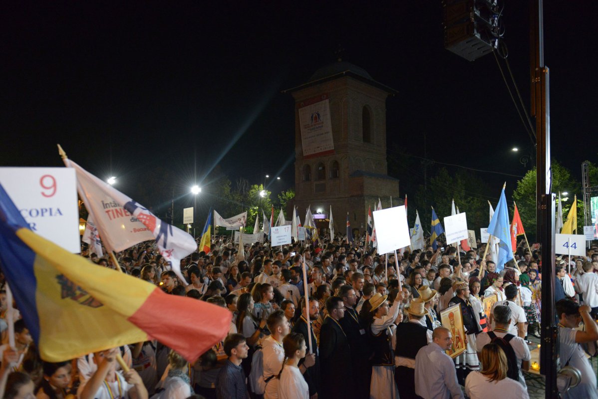 Procesiunea luminilor pe străzile Capitalei 53679