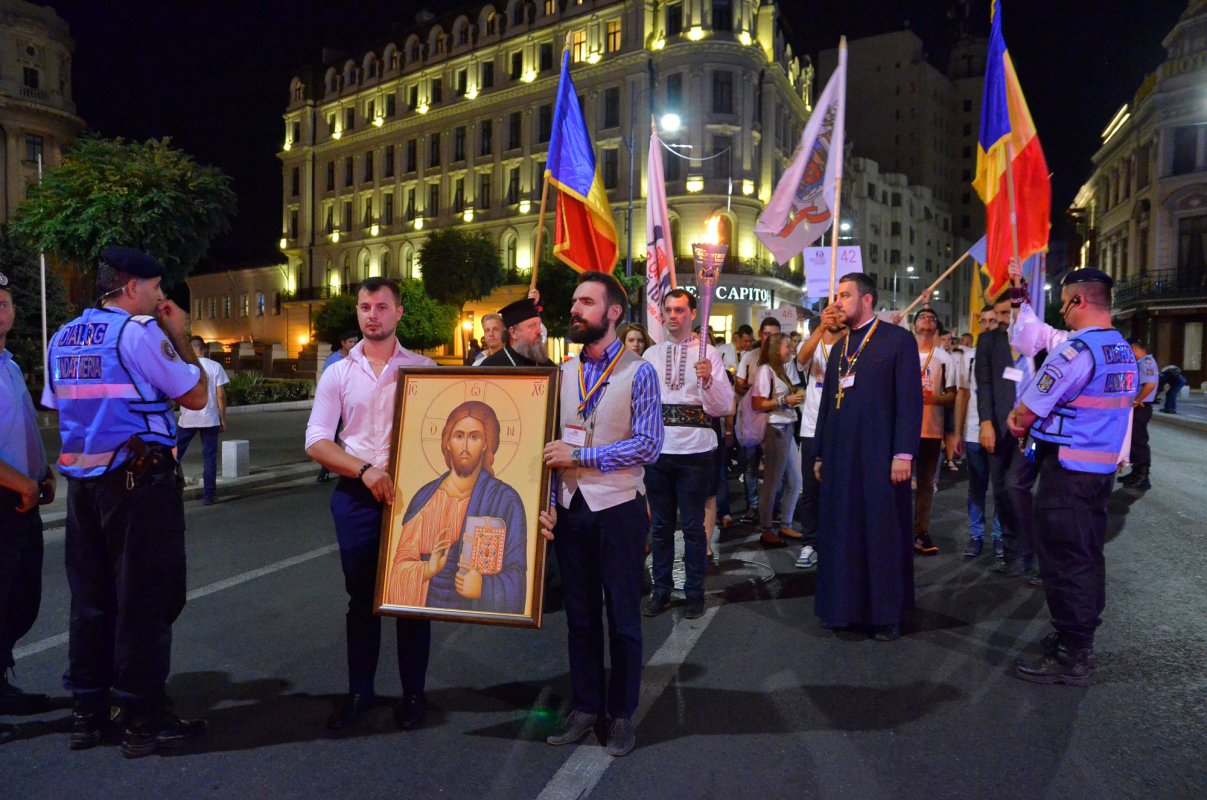 Procesiunea luminilor pe străzile Capitalei 53682