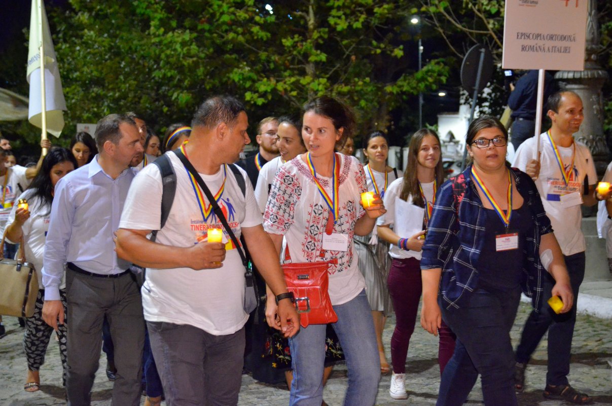Procesiunea luminilor pe străzile Capitalei 53683