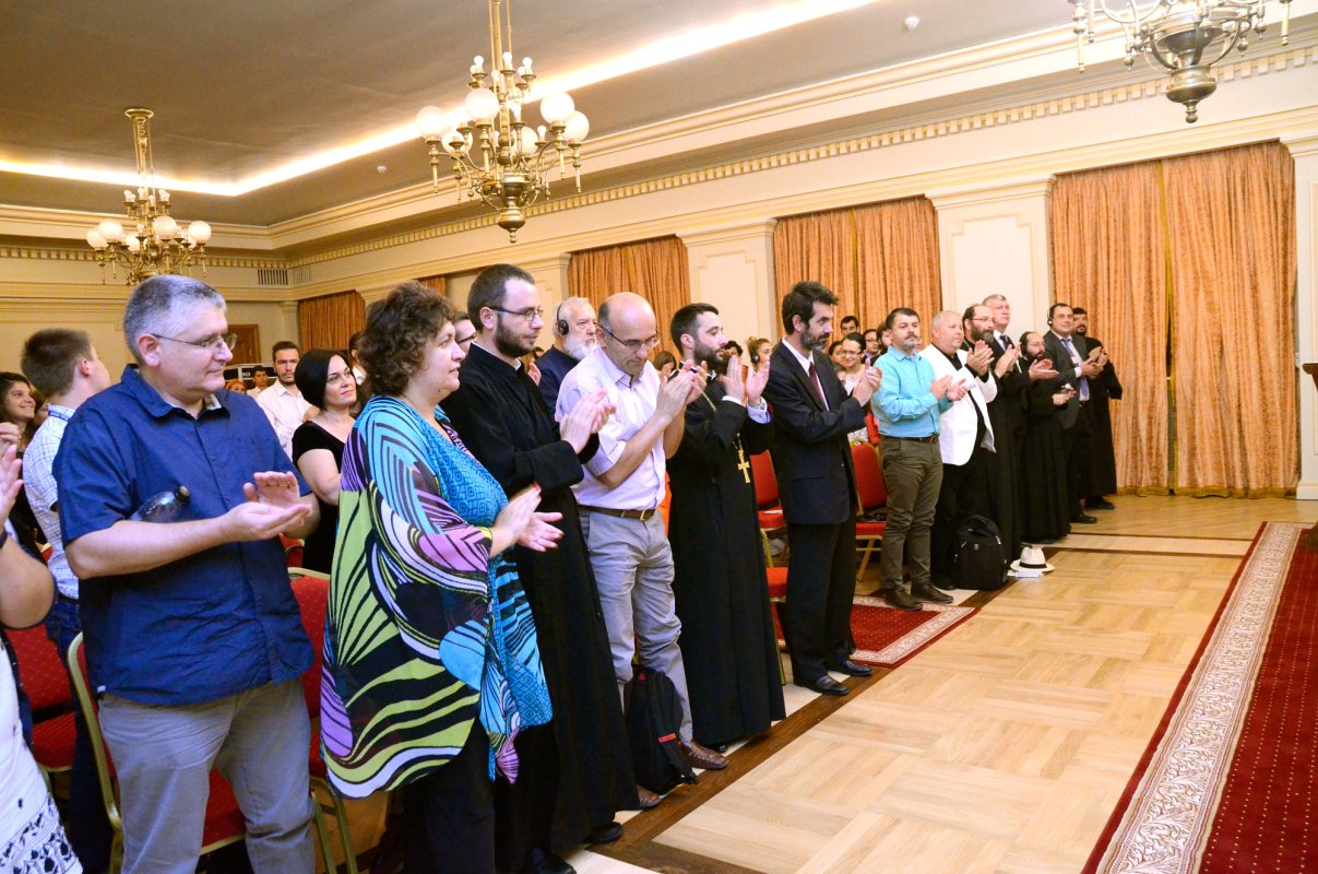 Spectacol de teatru creştin la Palatul Patriarhiei 53559