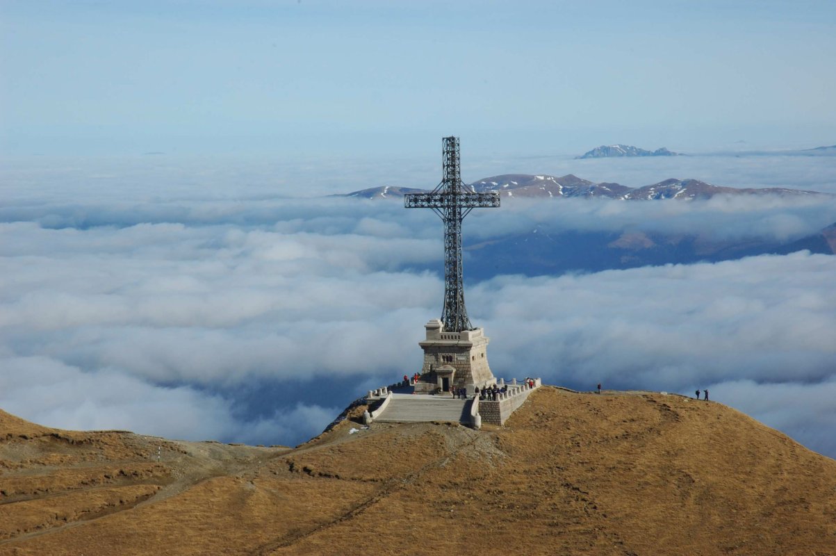 Volum dedicat monumentului de pe Muntele Caraiman 53562