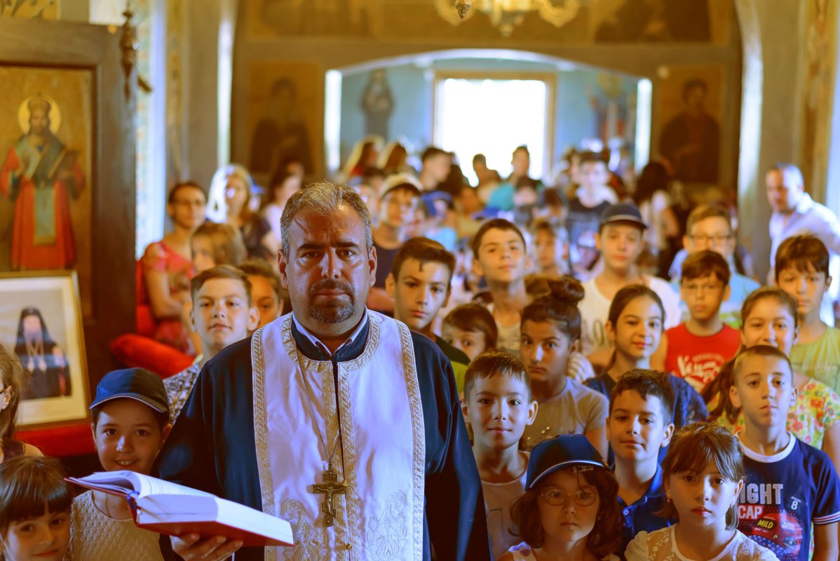 Hram la Mănăstirea Logreşti şi Biserica Harşu 53377