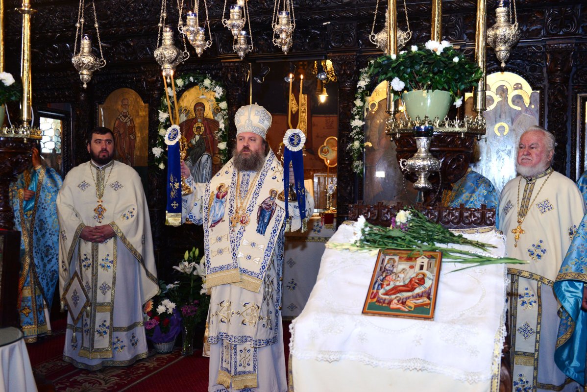 Hramul Parohiei Miron Patriarhul din București 53397