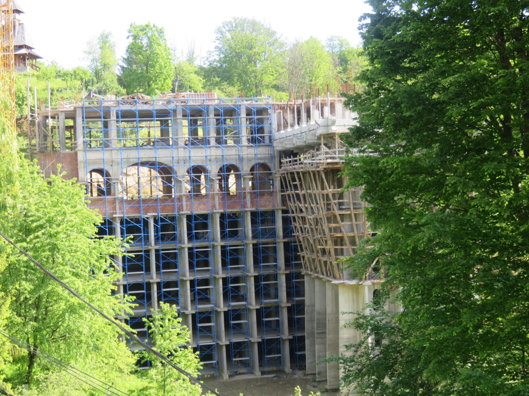 La Rohia, tradiţia rugăciunii se împleteşte cu misiunea 53388