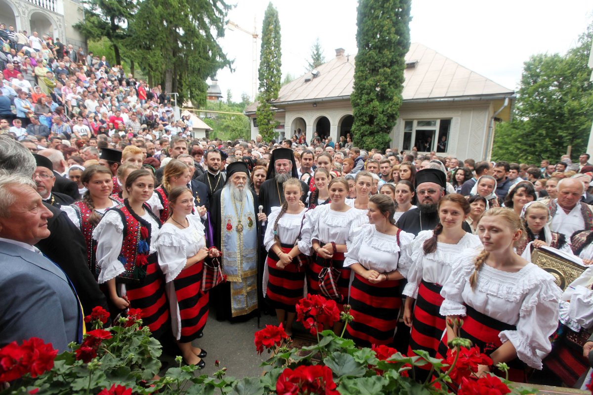 La Rohia, tradiţia rugăciunii se împleteşte cu misiunea 53389