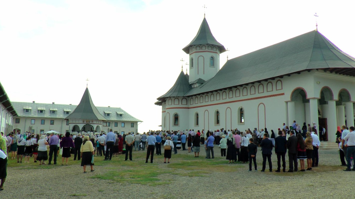 Hram la Mănăstirea „Naşterea Maicii Domnului“ – Marginea 53301