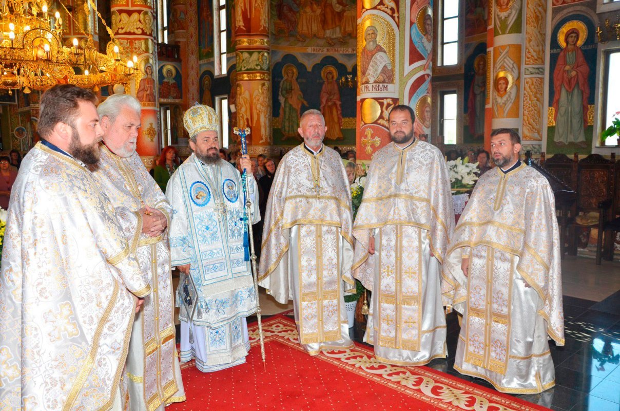 Hramuri la sărbătoarea Naşterii Maicii Domnului 53309