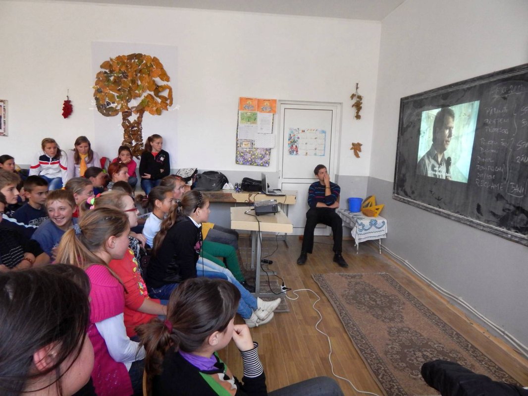 Noi începuturi pentru Campania „De ce?" 53303