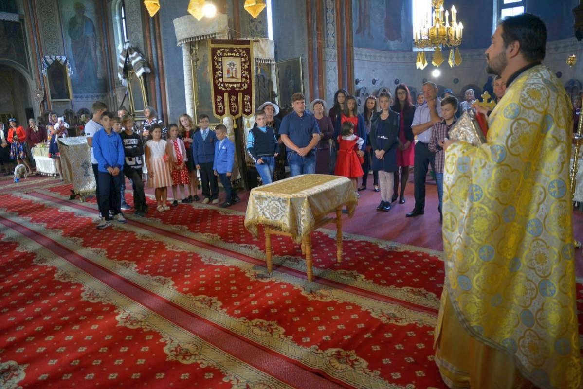 Rugăciune la începutul anului şcolar, la Pojorâta 53245