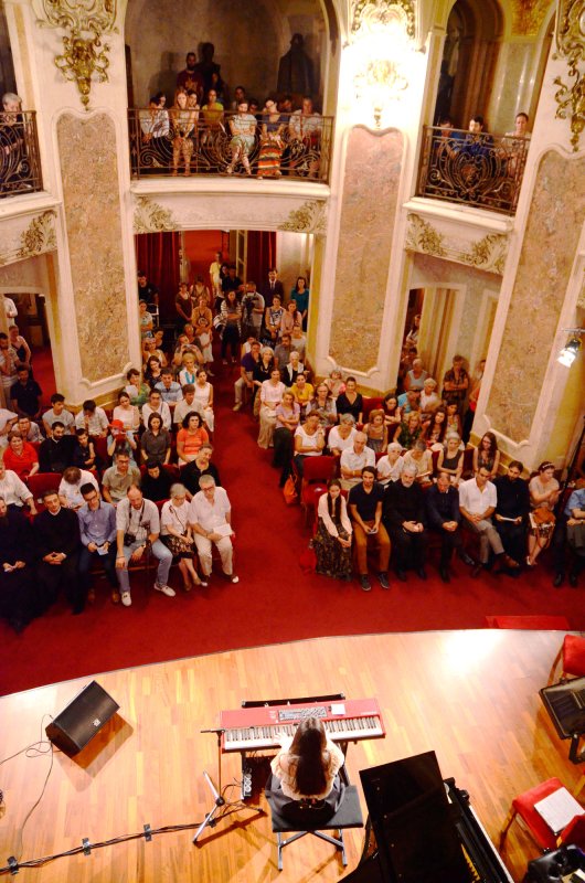 „Ce, cât şi cum ne folosim de muzică” 53231