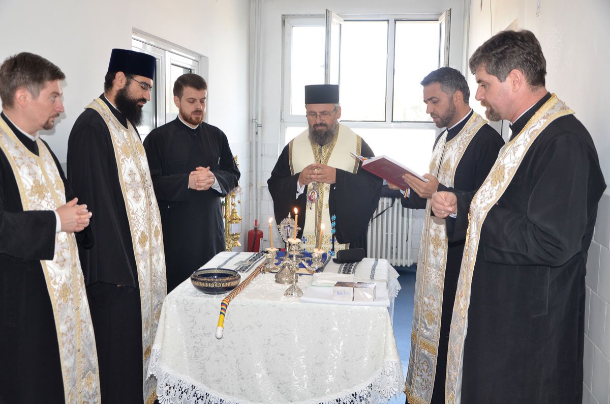Echipamente medicale donate de Episcopia Devei și Hunedoarei Spitalului Județean de Urgență Deva 53199