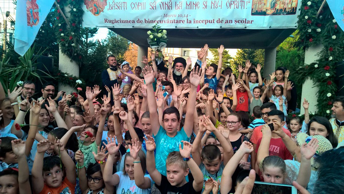 Rechizite pentru elevii băcăuani 53184