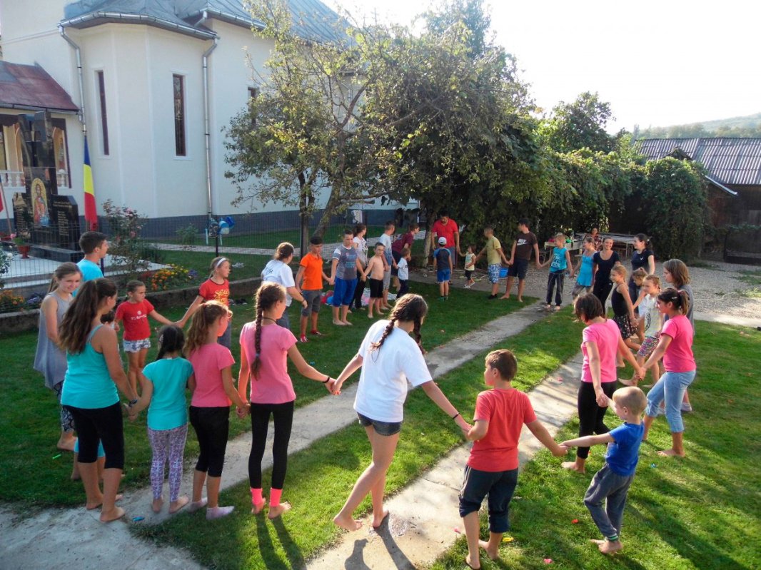 Activităţi educative, catehetice şi sociale cu copiii 53048