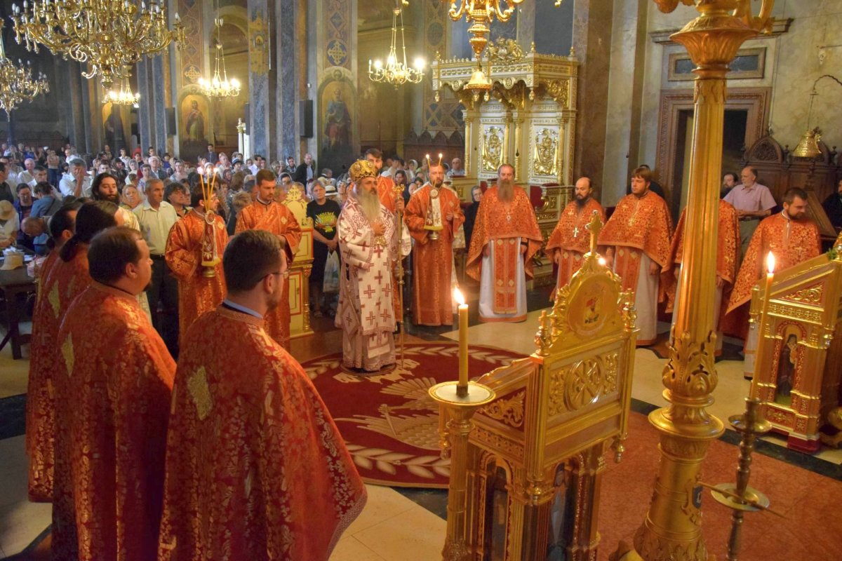 „Crucea înseamnă lupta împotriva comodităţii de orice fel“ 53031