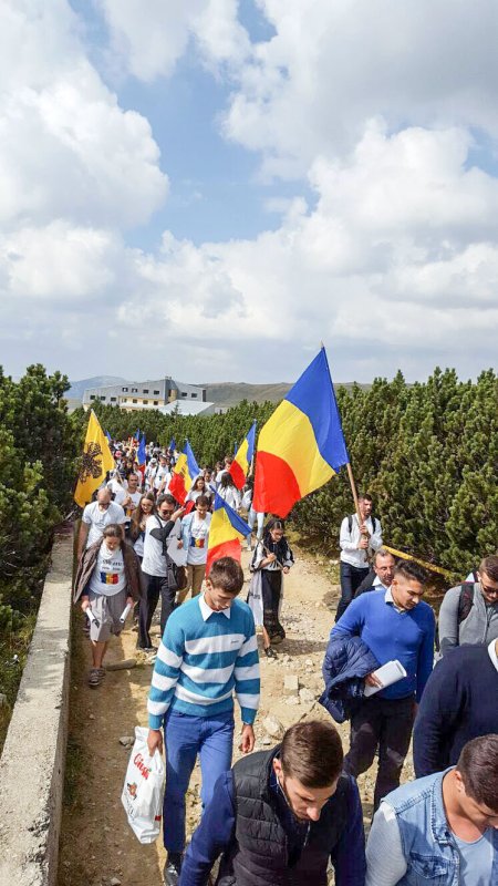 Eroii neamului, cinstiți pe platoul Bucegi 53095