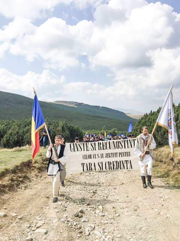 Eroii neamului, cinstiți pe platoul Bucegi 53096