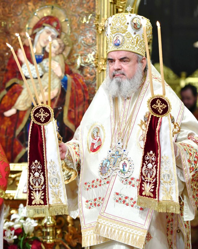 „În Crucea Lui s-a arătat puterea iubirii Sale smerite” 53075