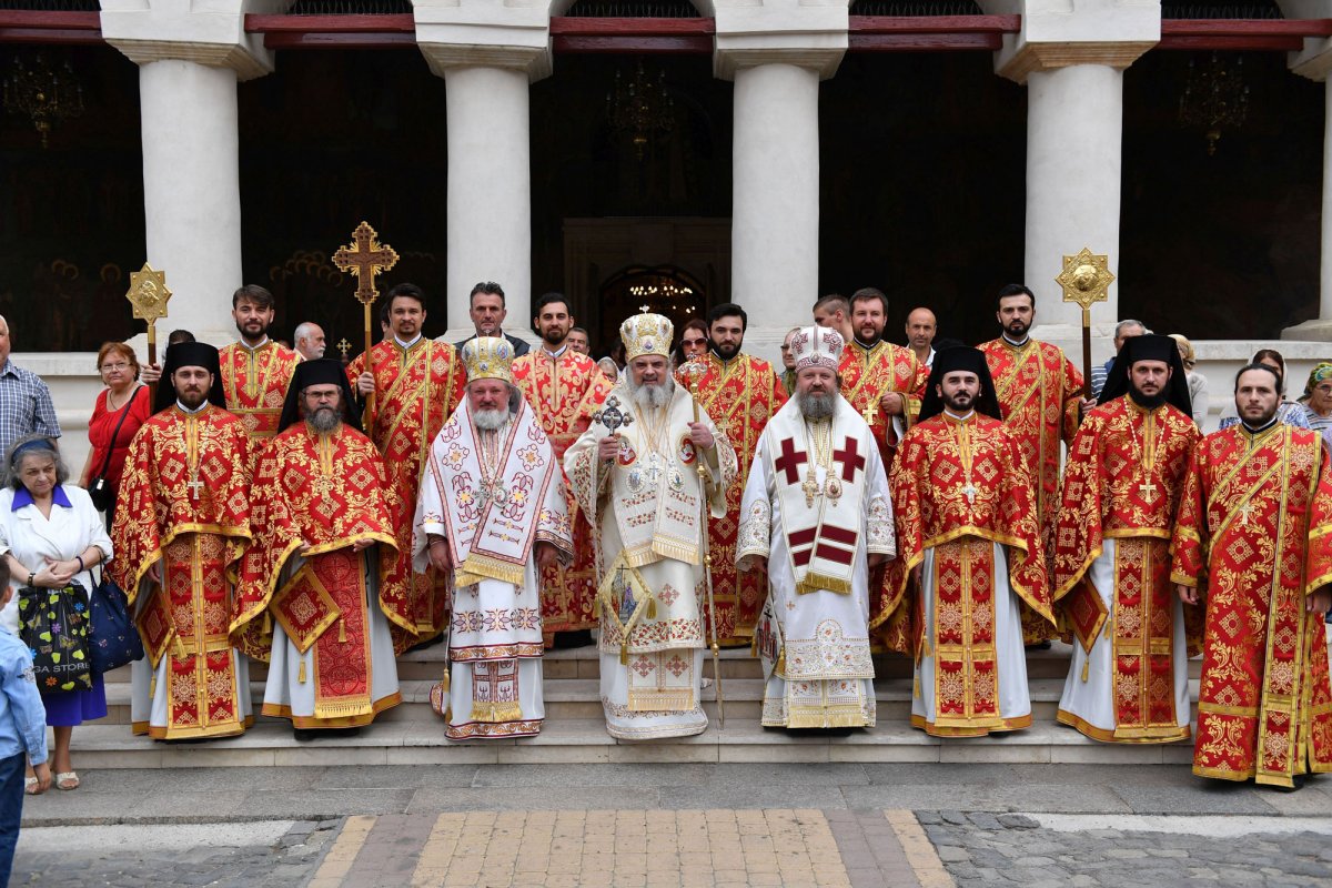 „În Crucea Lui s-a arătat puterea iubirii Sale smerite” 53077