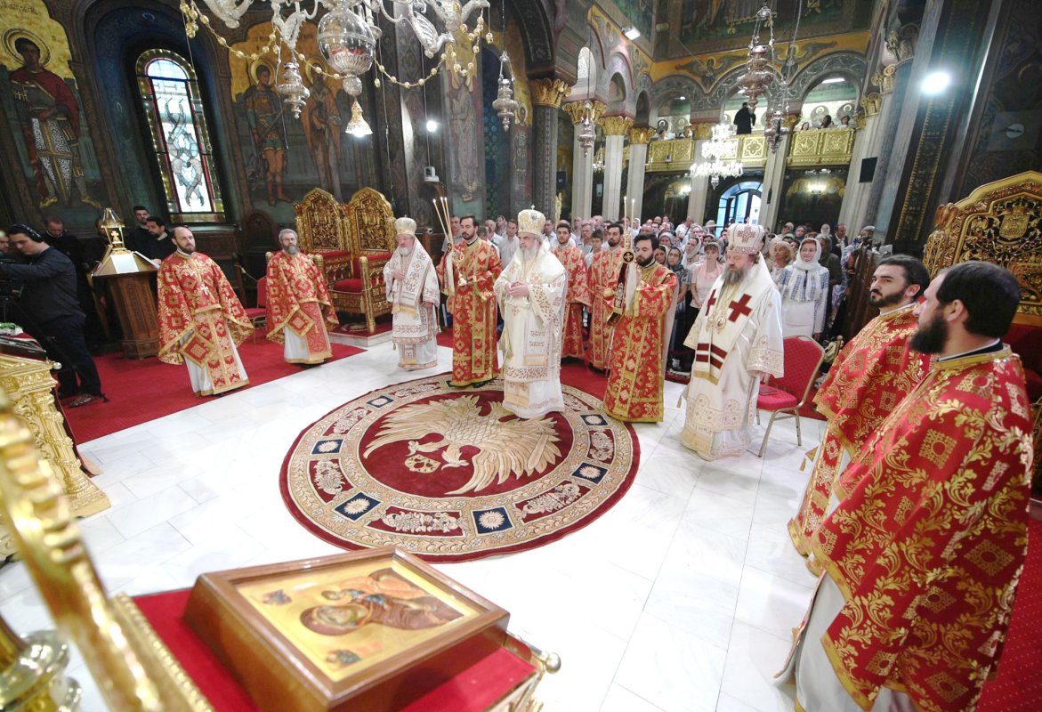 „În Crucea Lui s-a arătat puterea iubirii Sale smerite” 53078