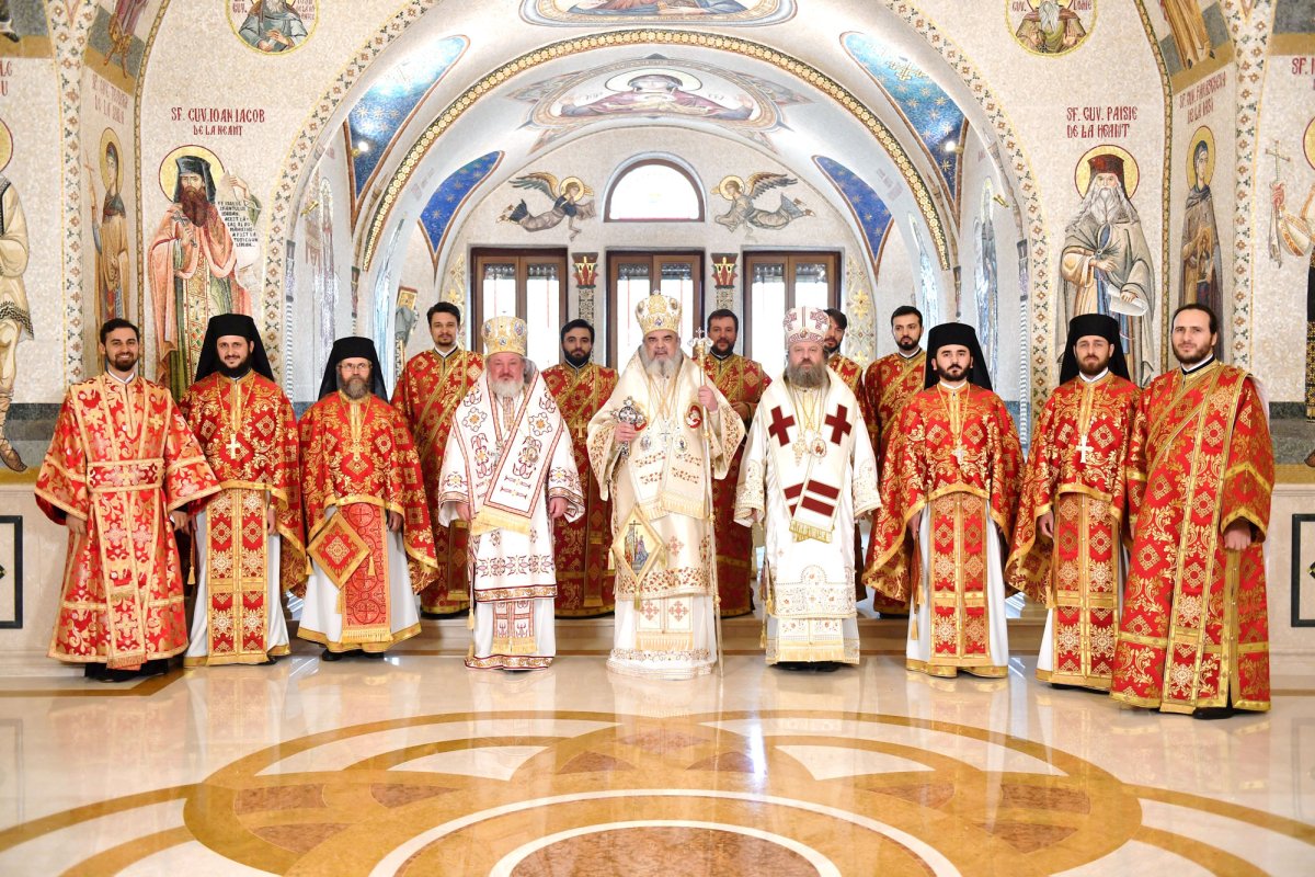 „În Crucea Lui s-a arătat puterea iubirii Sale smerite” 53079