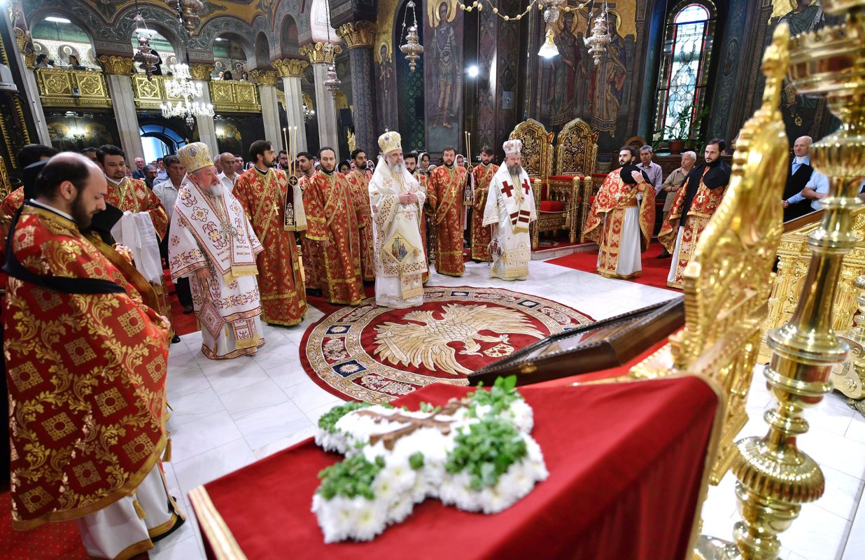 „În Crucea Lui s-a arătat puterea iubirii Sale smerite” 53080