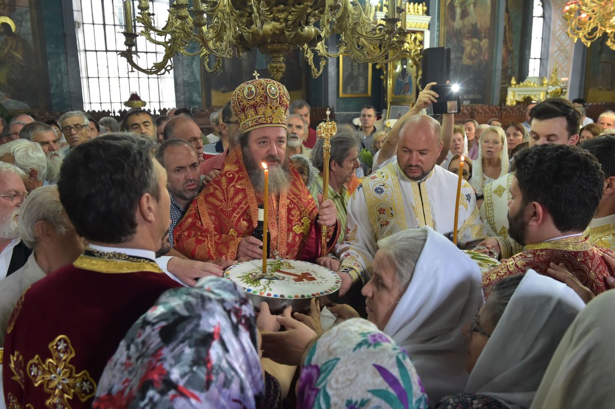 Pelerinaj închinat Sfintei Filofteia și Sfintei Cruci 53090