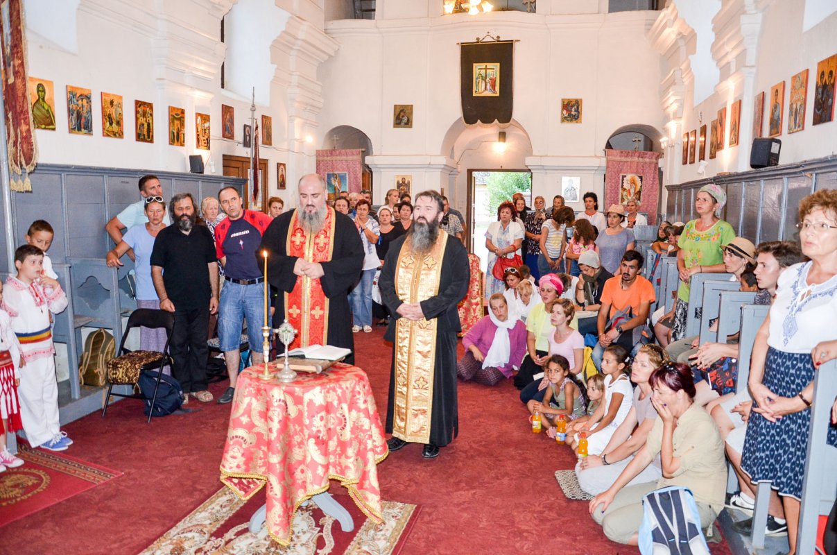 Pelerini  pe urmele Sfântului Ierarh Iosif cel Nou de  la Partoș 53068