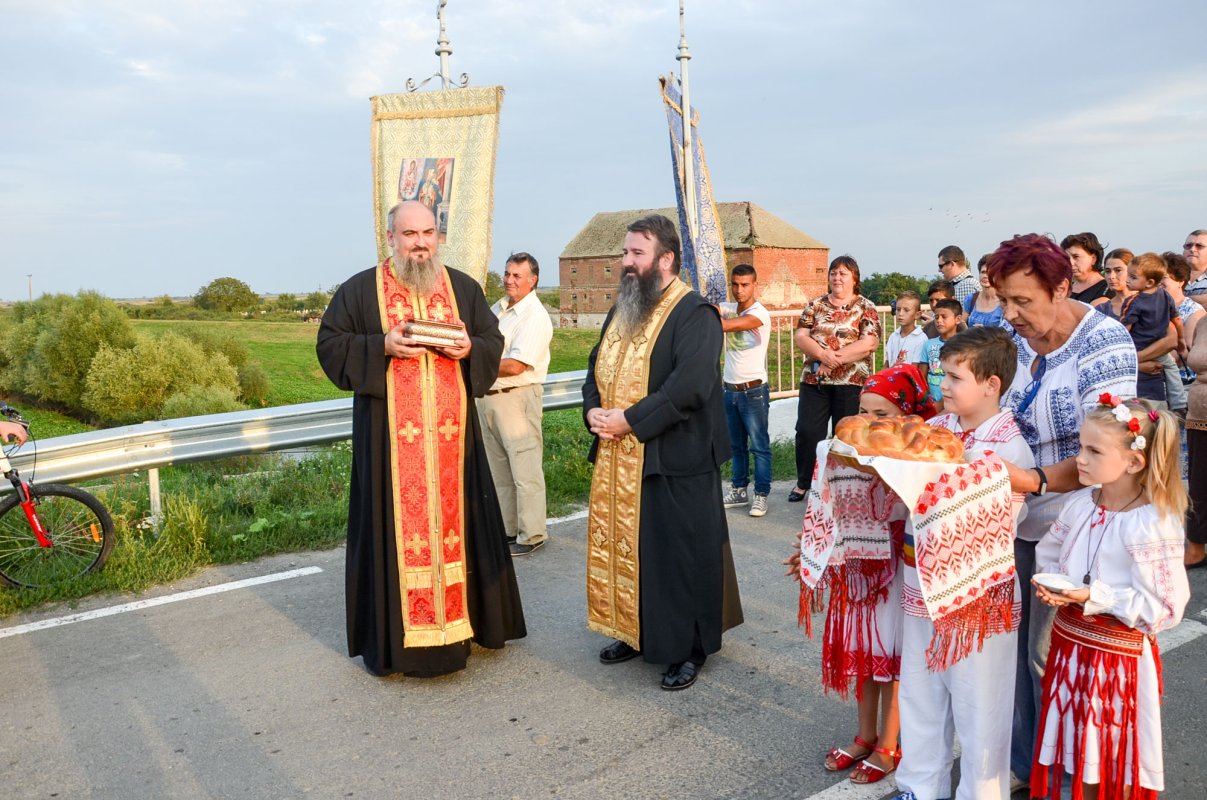 Pelerini  pe urmele Sfântului Ierarh Iosif cel Nou de  la Partoș 53070