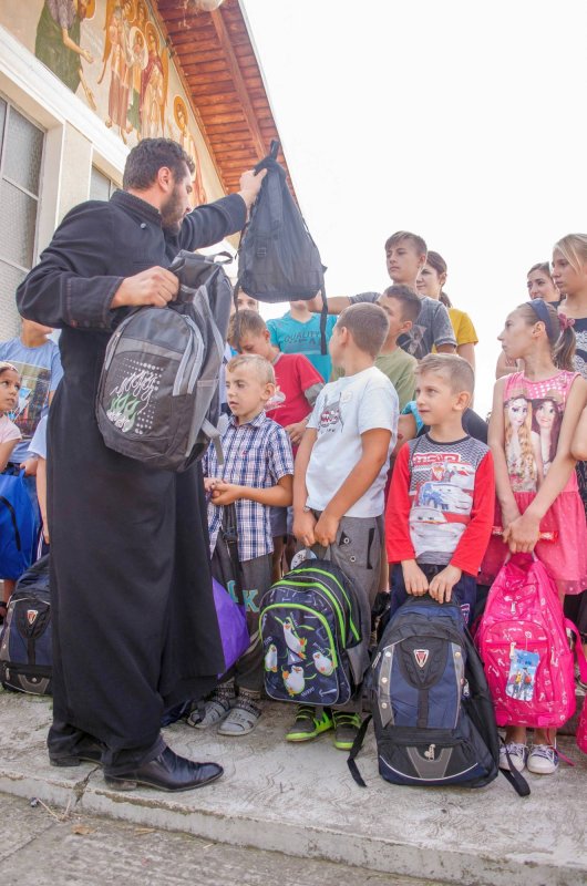 „Ctitori de fapte bune“ 52944