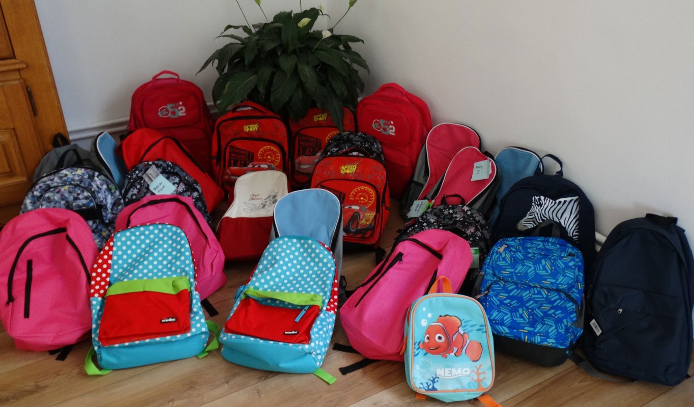 Ghiozdane pentru copii nevoiaşi din Gherla 52964