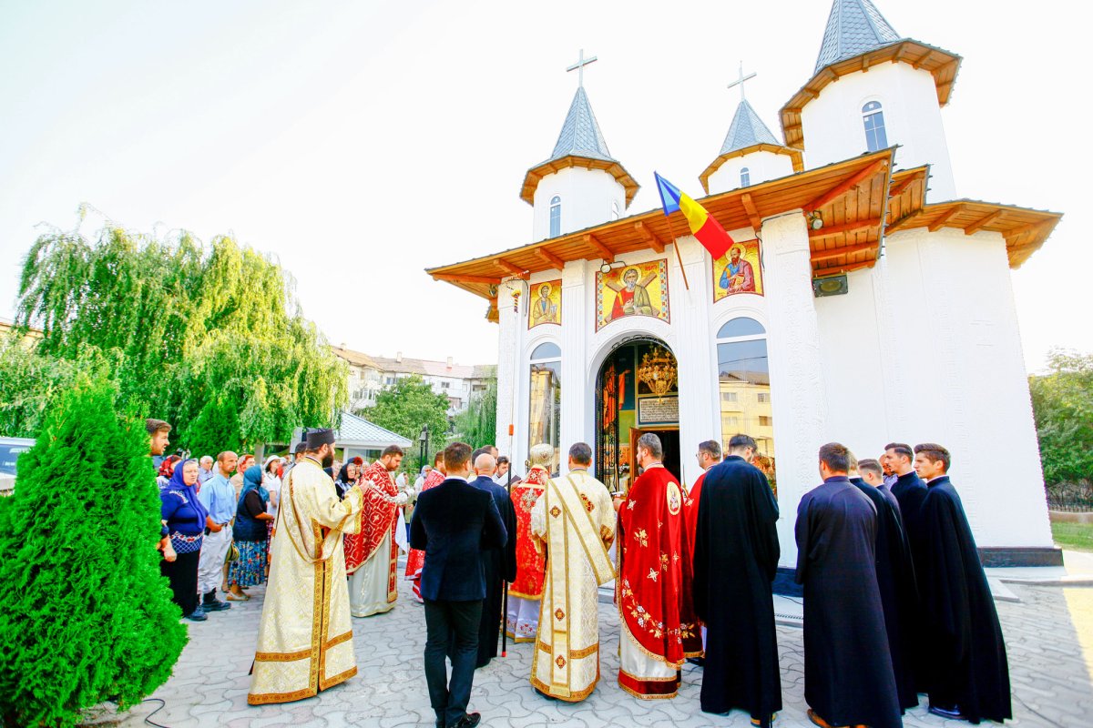 „Viața omului pe pământ este cruce și înviere” 52995