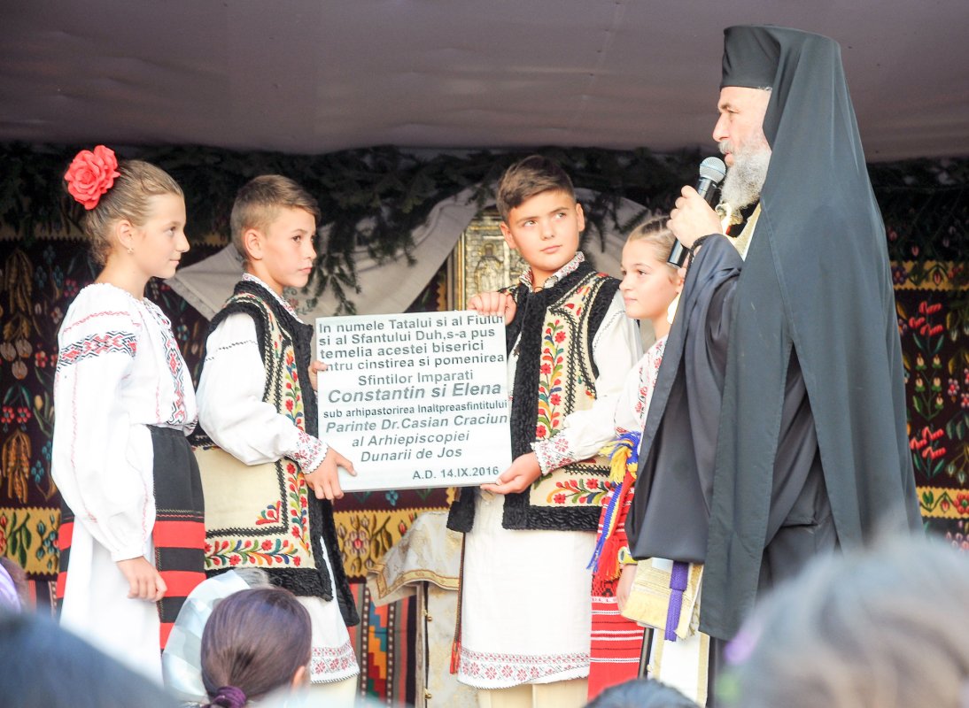 „Viața omului pe pământ este cruce și înviere” 52998