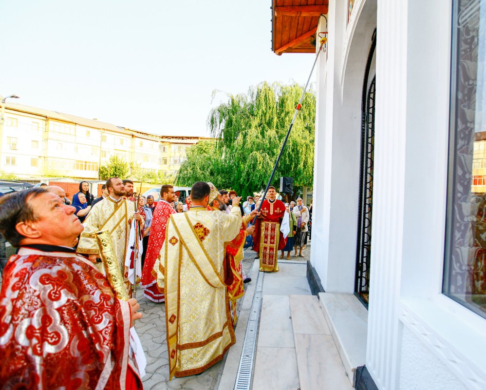 „Viața omului pe pământ este cruce și înviere” 52999