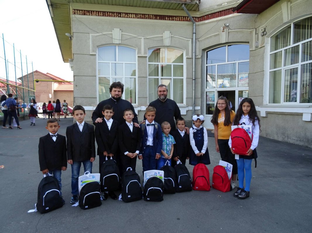 Acţiuni în sprijinul elevilor cu situaţie financiară precară 52835