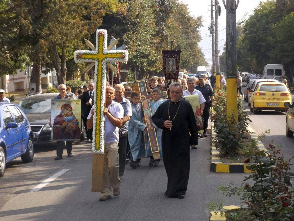 Manifestări religioase şi militare în cinstea Sfintei Cruci 52840