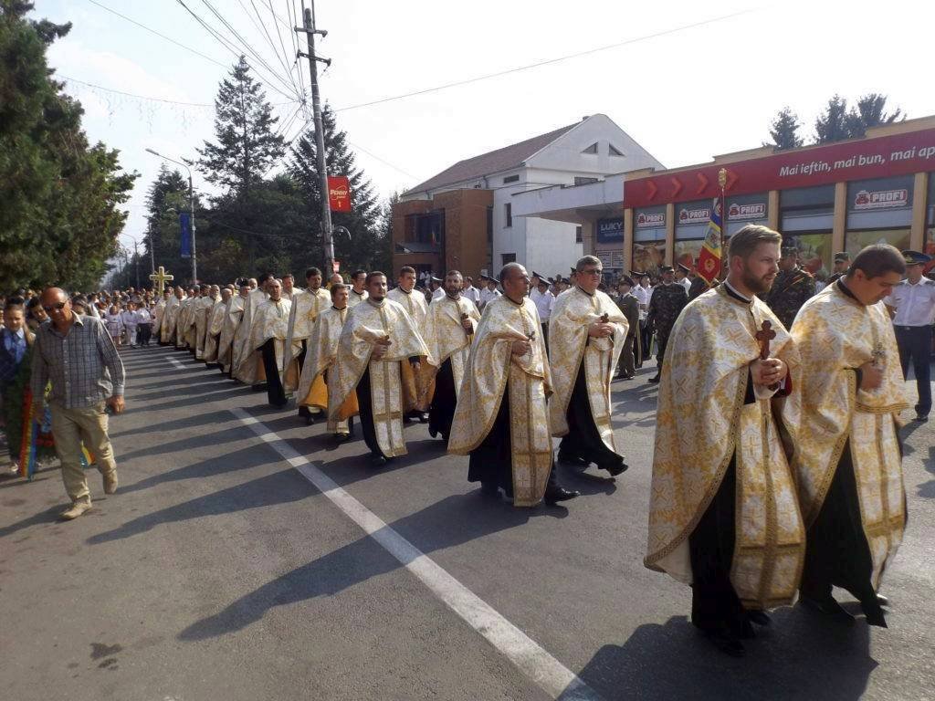 Manifestări religioase şi militare în cinstea Sfintei Cruci 52842