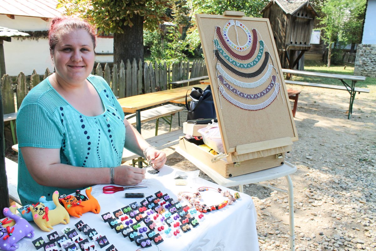 Raluca Lida Pascaru meştereşte podoabe populare vechi 52898