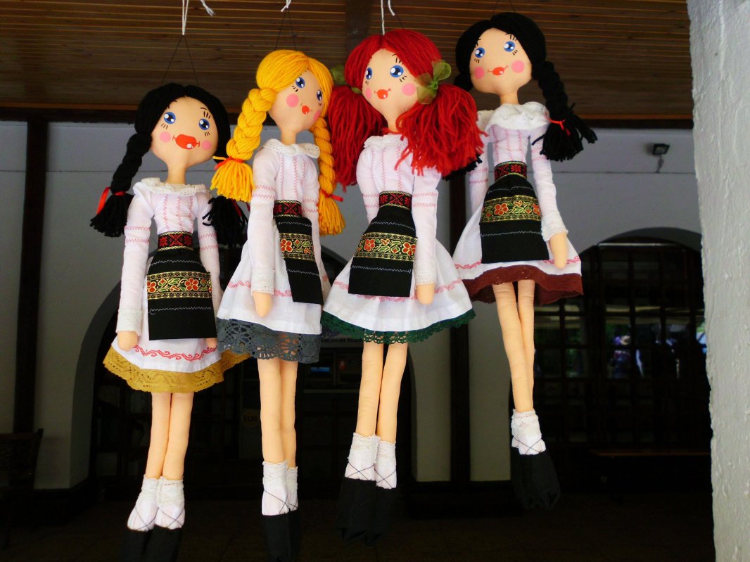 Lumea locuită de păpuşi a artistei plastice Alice Bîrcă 52825