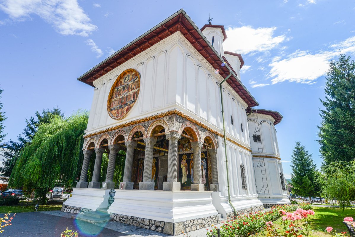 Slujire ziditoare și angajată într-o parohie râmniceană 52800