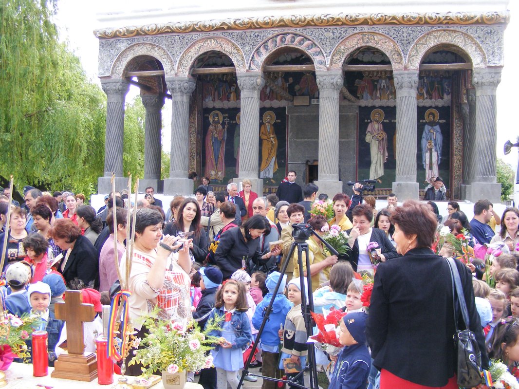 Slujire ziditoare și angajată într-o parohie râmniceană 52804