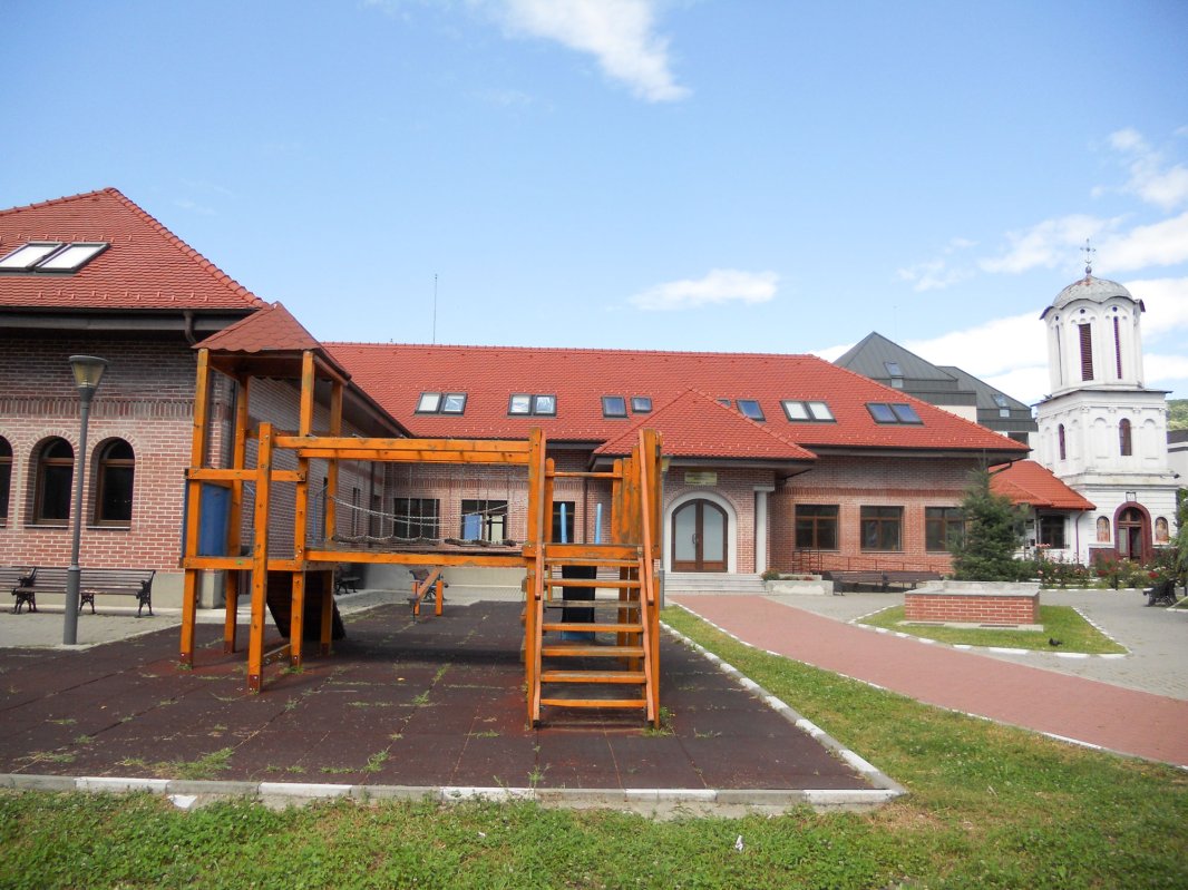 Slujire ziditoare și angajată într-o parohie râmniceană 52805