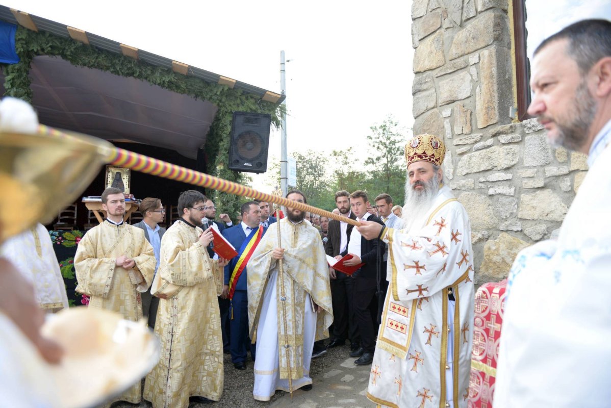 Cea mai nordică biserică de pe teritoriul ţării noastre, sfinţită de IPS Mitropolit Teofan 52674